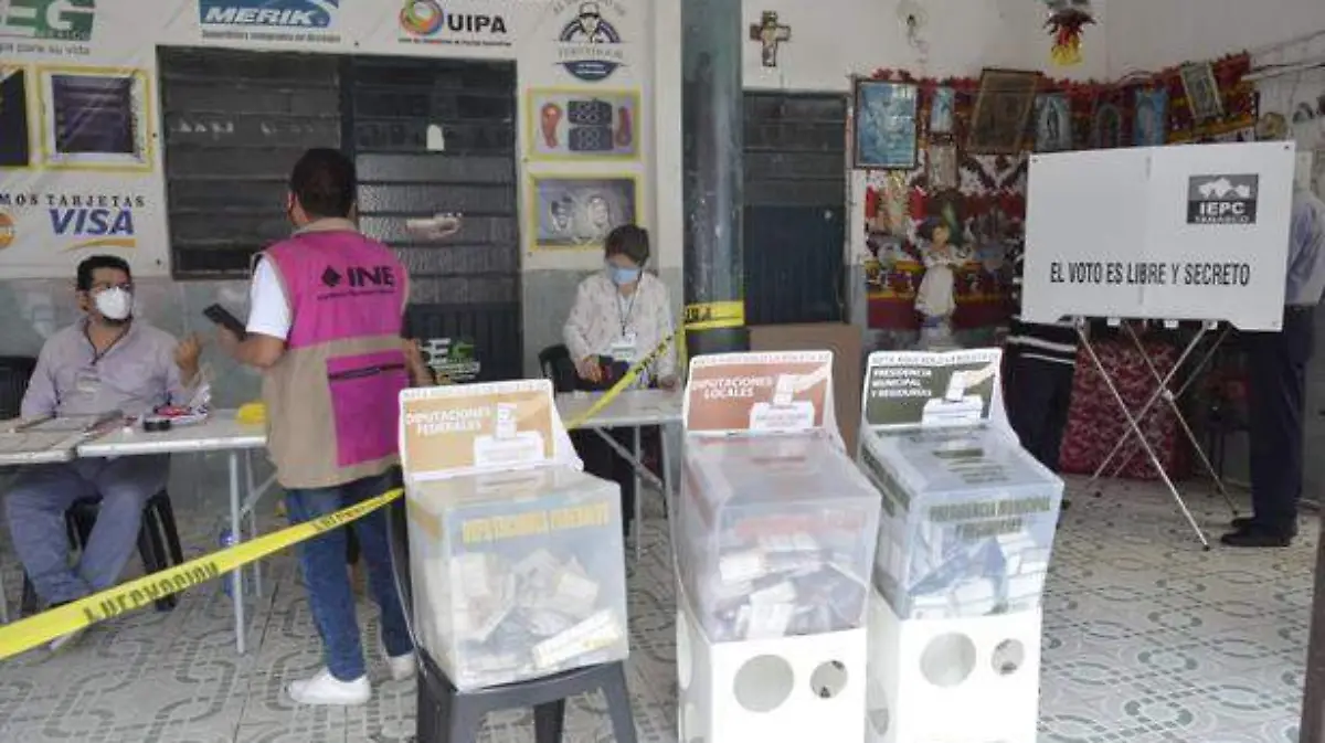 GENTE VOTANDO EN DIRENTES CASILLAS-JCH (50) copia